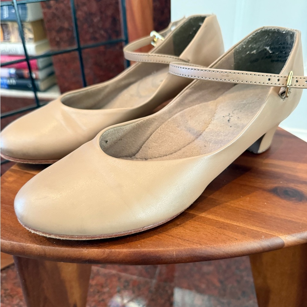 Elegant Tan Women's Shoes